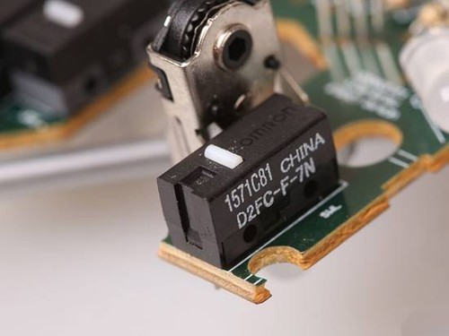 　凌豹牧马人全背光游戏鼠标深度拆解 