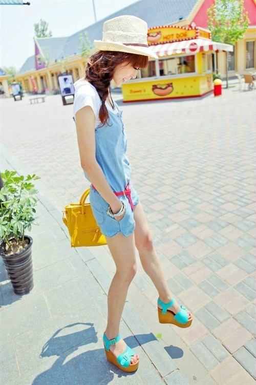 时尚<em>美女QQ</em>皮肤图片_<em>QQ空间</em>_中关村在线