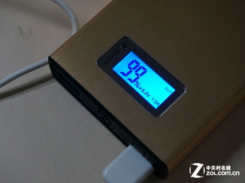 精确显示电量 品能pn 910移动电源评测