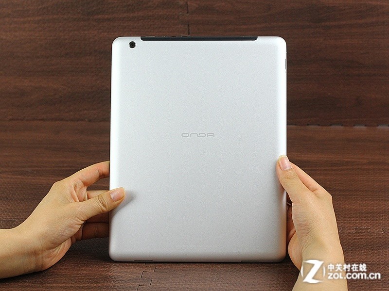【高清图】最薄视网膜屏平板 昂达V973四核版