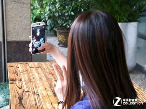 206°旋转搭配趣味美颜 OPPO N1自拍评测