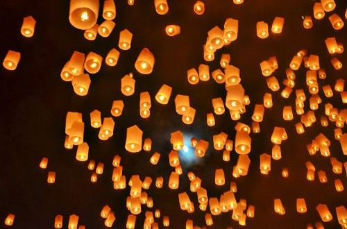 清迈水灯节万人天灯大会 高清摄影图赏