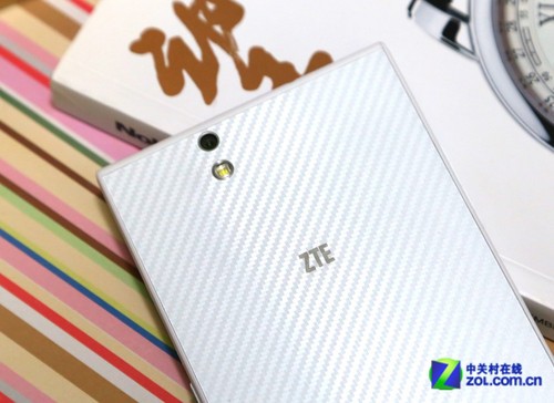 1300万像素后置索尼摄像头_中兴 Memo II_手机