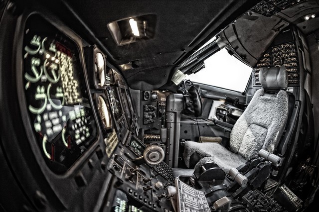 科技控肯定喜欢 探秘大型客机的驾驶舱_数码影