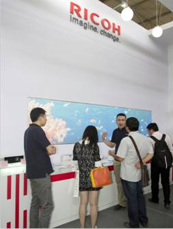 理光携超短焦投影机及电子白板助力互动课堂 