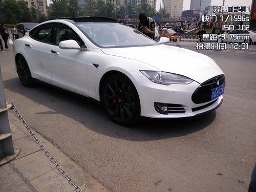 惊现Tesla……