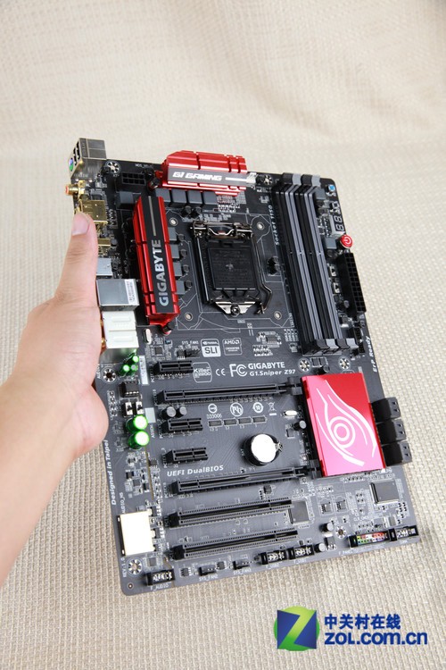 主流红黑配色:技嘉G1.Sniper Z97曝光