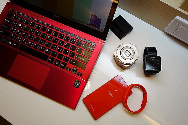 艳丽出乎意料 红色索尼Z3 Compact图赏_索尼