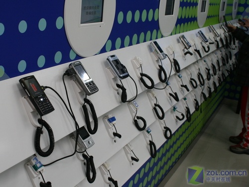 �й��ƶ�TD-SCDMAչʾ���ֳ����ֻ�ͼ��ͼƬ����,ͼ3-ZOL�йش����ߵ�3��