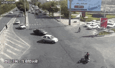 【高清图】 惊心动魄三十秒:油罐车侧翻犹世界末日图9