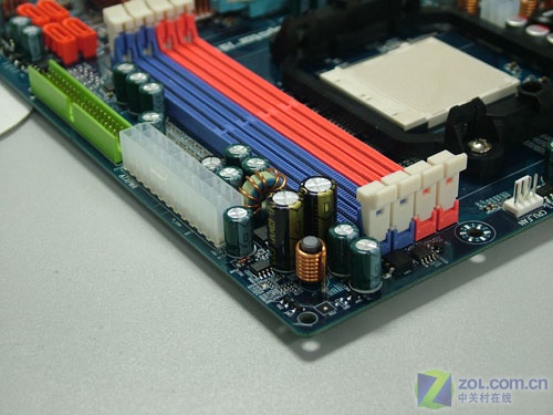 AMD˫�˾��� ����DX10ͼ������ɱ399ԪͼƬ����,ͼ3-ZOL�йش����ߵ�3��