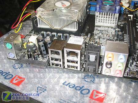 ���ں��� AOpen�ƶ���975Xʵ���ع�ͼƬ����,ͼ7-ZOL�йش����ߵ�7��