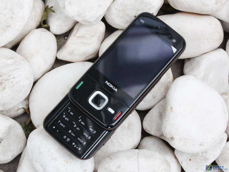 【人物-棕色图】诺基亚N85棕色打开图片 图10