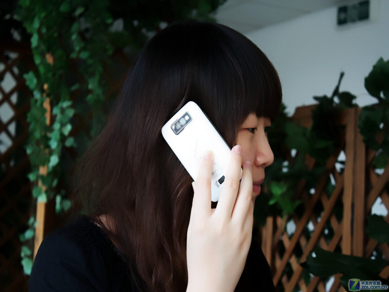 【人物展示图】诺基亚e63白色外观图片 图16