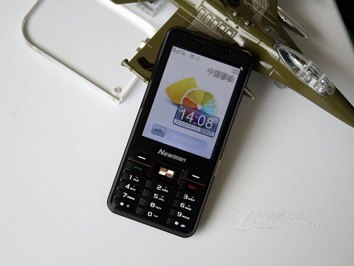 GPS导航双卡双待 纽曼G6手机欲破500元