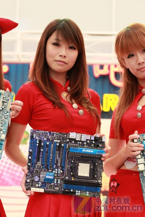 <em>瘪</em>脸妹风情万种 看ZOL展台的<em>美女</em>与主板_技嘉
