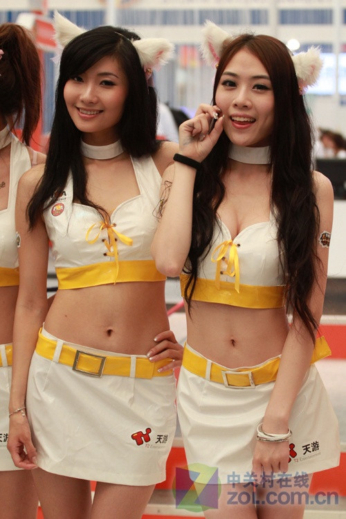 <em>美女</em>爆乳撩人!CJ现场一胸更比一胸强_液晶电