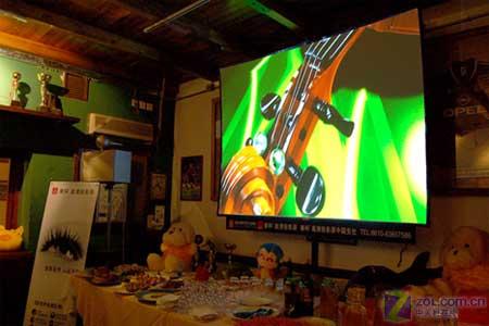 投影屏看世界杯 京城媒体共享摩科盛宴_投影机