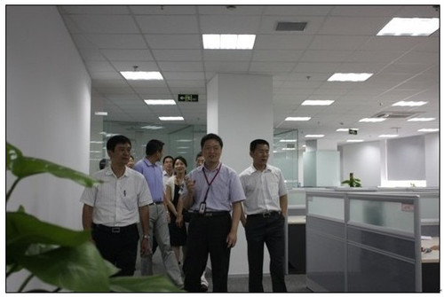 工信部副司长视察中标软件新研发中心