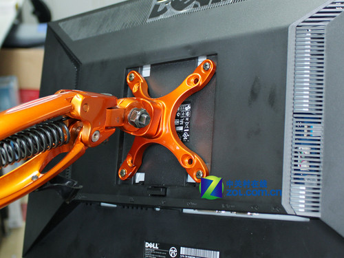 别老放桌上！看看发烧玩家咋玩显示器 