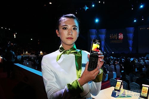 Android2.2助推 臻尊三星W899盛大发布 