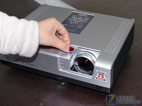 投影之王 夏普XG-D3070WA今不够万元