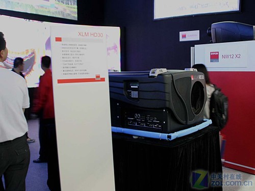 InfoComm2011 巴可3万流明2K数字投影 