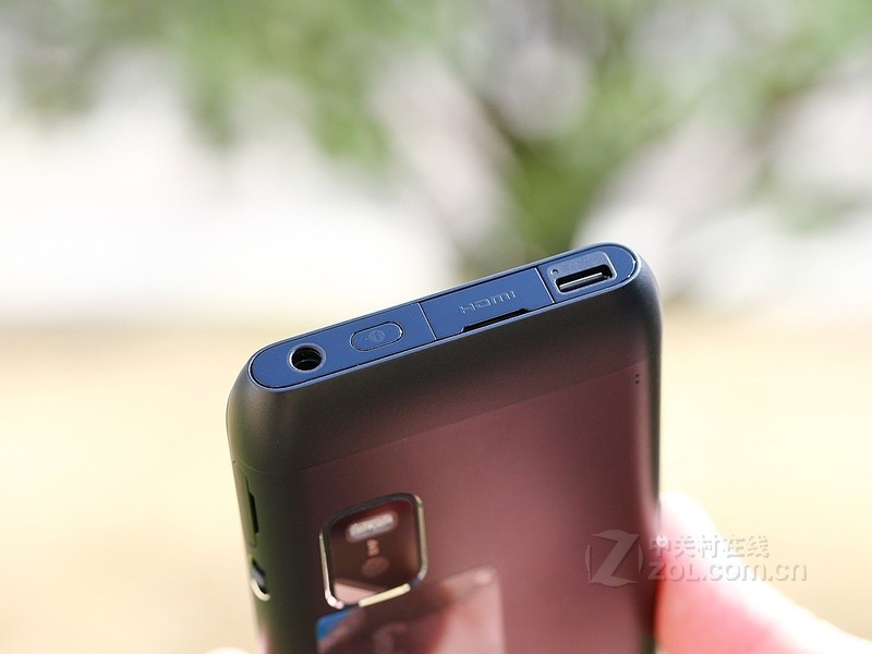 【人物外拍图】诺基亚E7灰色底部图片 图32-Z