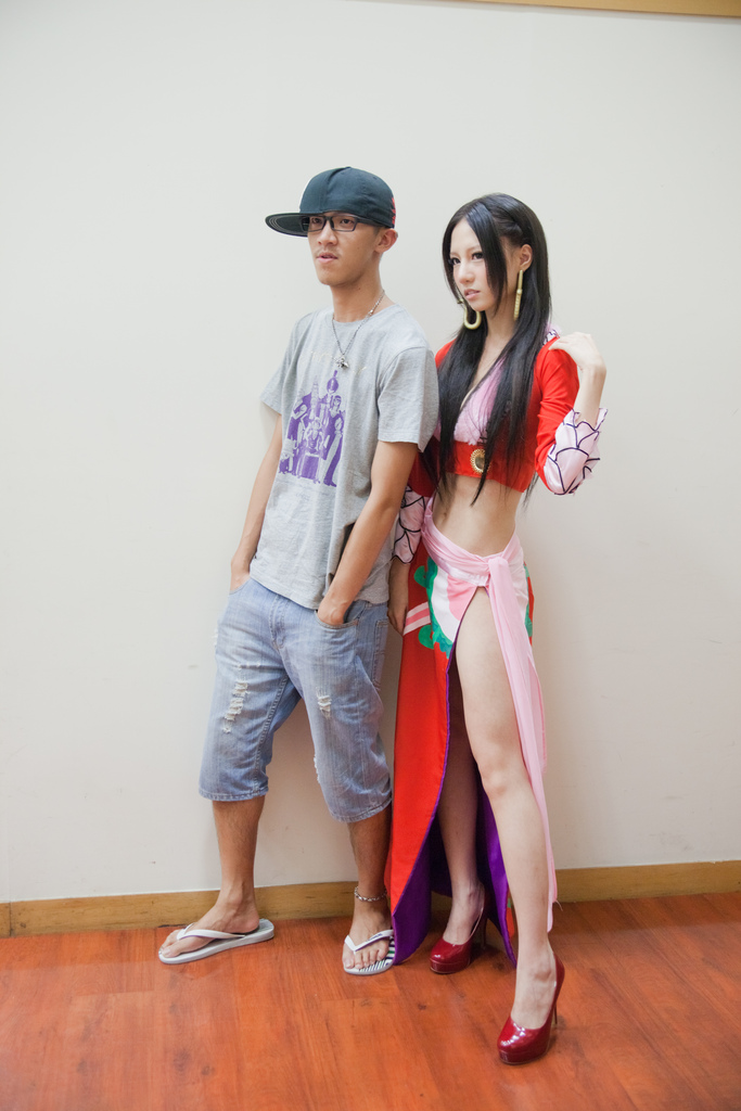 神级海贼女帝COS 酥胸亮相白腿微露-第18页-游戏频道-ZOL中关村在线