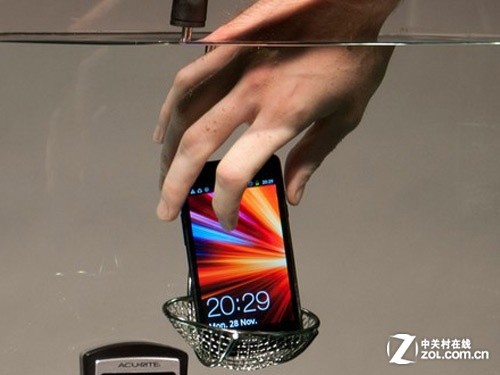 ����GALAXY S��/iPhone 5��ˮ 