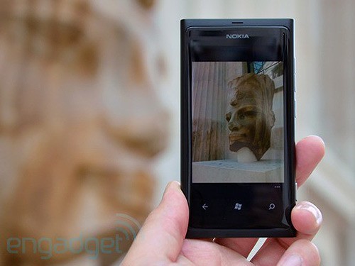 899��Ԫ�������Ũ Lumia 800���˽�����