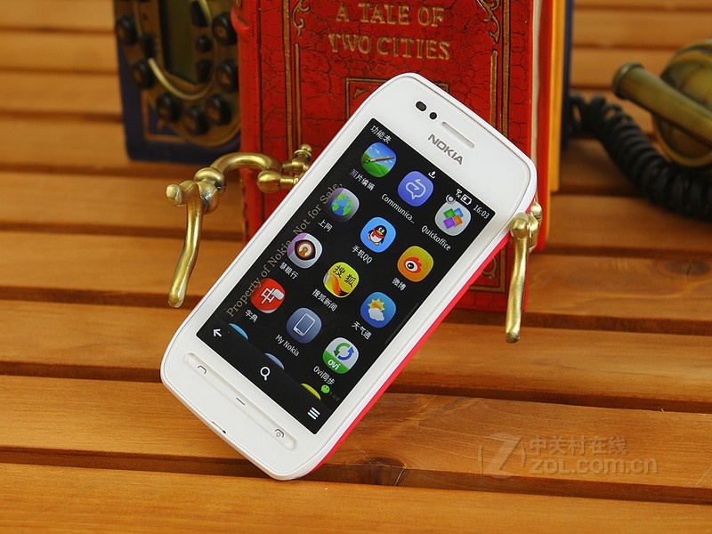 【室内效果5图】诺基亚603粉色外观图片 图5