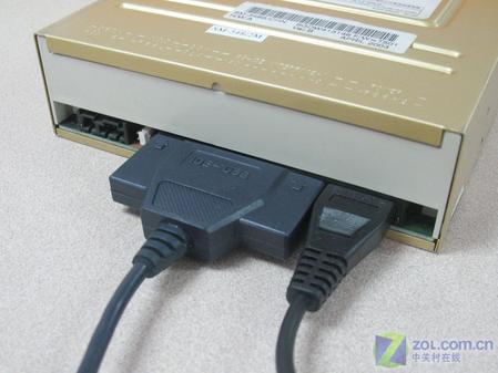 usb接口与电脑的usb接口相连图片
