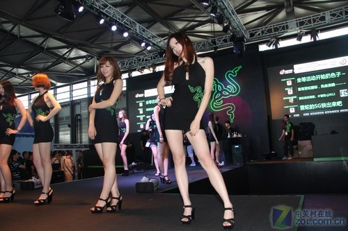 洋妞 DOTA一个也不少 Razer展台美女秀