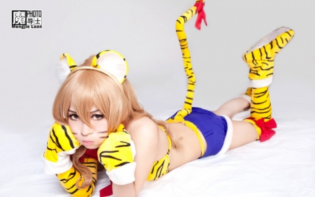 <em>妹纸</em>好萌!游戏红人<em>妹子</em>慕沐掌中萌<em>虎</em>Cos欣赏