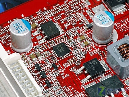 cf白金版低通滤波电路_电路图分享 七彩虹 镭风X1650XT-GD3 CF白金版输出接口 显卡提供了S-Video色差输出、DVI-I输出以及D-Sub VGA输出接口。另外,七彩虹还为视频输出接口提供了完善的低通滤波电路,充分保证了AVIVO以及2D输出信号的高度纯净度,为显卡提供了更为优良的显示效果。 编辑点评:X1650XT作为一款拥有全新内部架构的显卡,不仅在3DMark05测试成绩中分数超过了7900GS,而且在极品飞车10为代表的新一代游戏中性能相比NV的同级产品7600GT表现优秀。所以X1650XT在上市后大受欢迎,而这