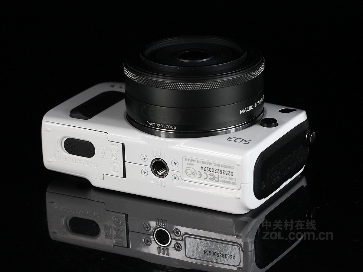 佳能eos m套机(ef-m 18-55mm,ef-m 22mm,90ex闪光灯)