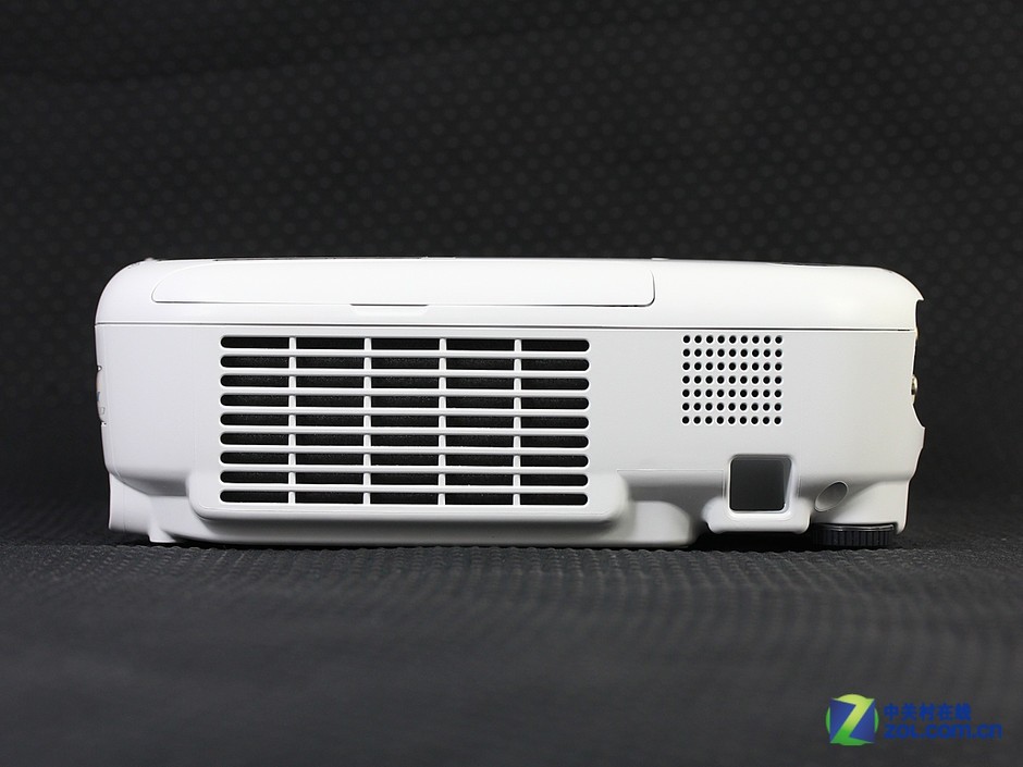 2600流明时尚便携爱普生c20x投影图赏