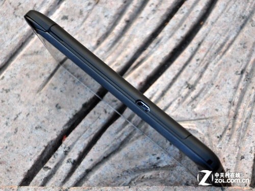 单核2GHz超越所有双核 摩托MT788评测