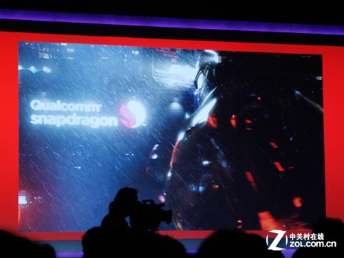 Born Mobile CES2013��ͨ��ֻ������800 