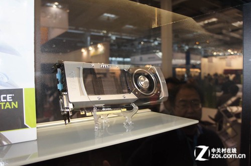 CeBIT΢��չ̨���콢����Ϸ�豸������ 