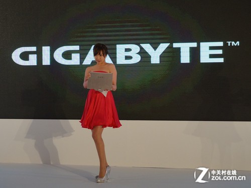 Computex:����չʾ��Ϸ�ʼǱ�P35K(ͼ) 
