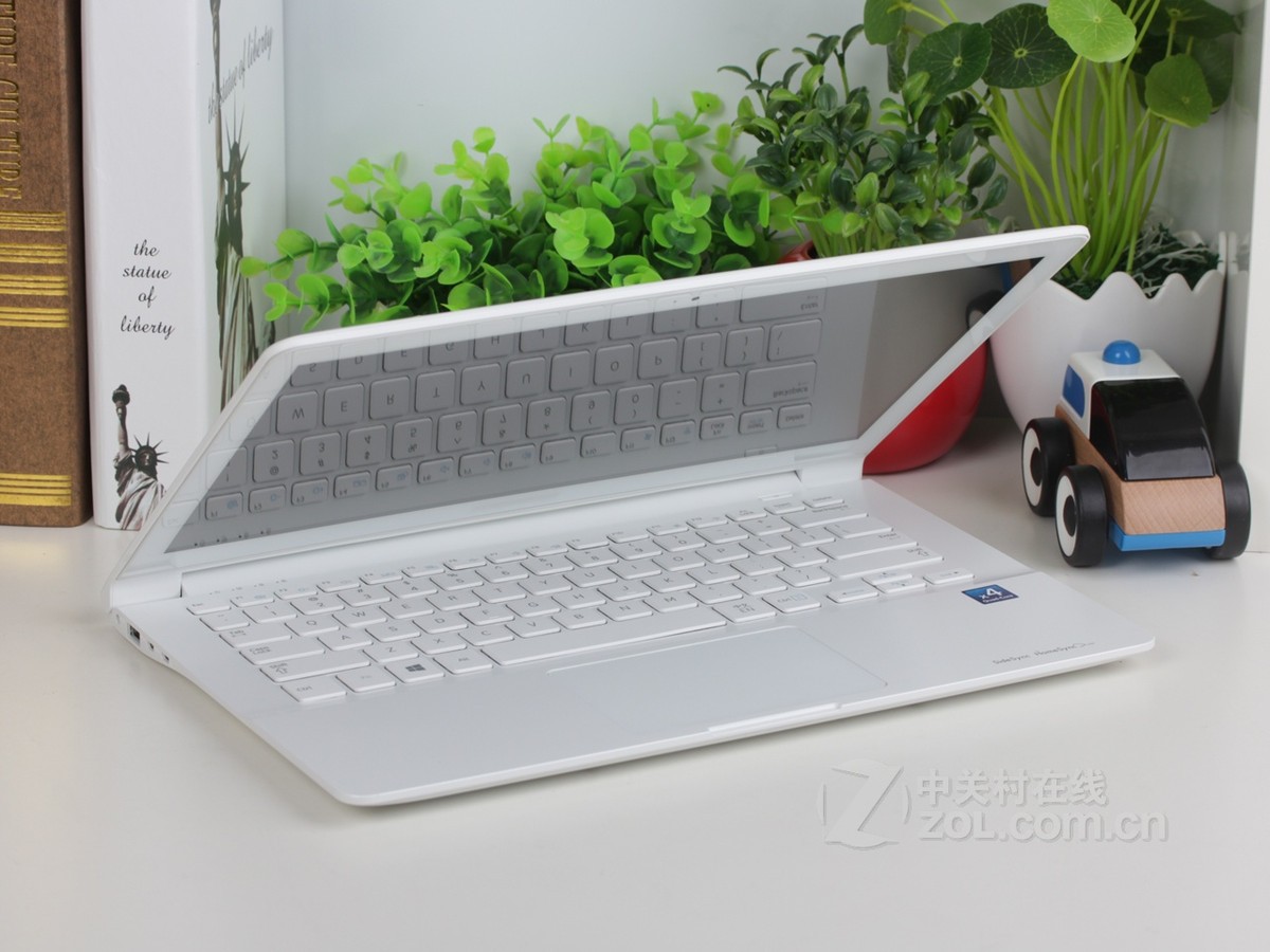 笔记本电脑 三星笔记本电脑 三星905s3g-k07 图片 白色