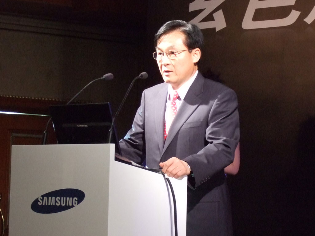 【高清图】 黑色钢琴漆设计 三星推出6款电脑新品图3