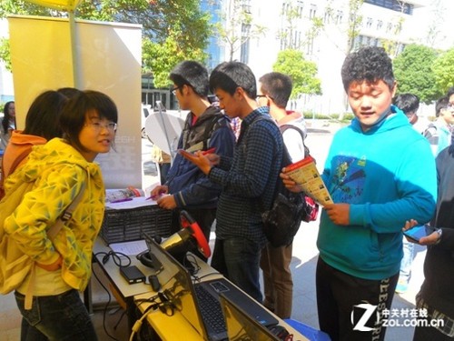 ������ս������У԰�� �Ͼ�վ����� 