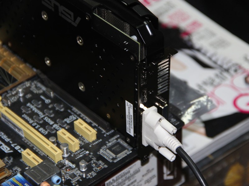 华硕圣骑士R9 290X-DC2OC-4GD5