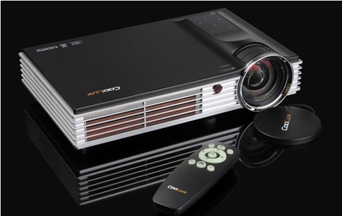 酷乐视s2微型投影机观看超凡蜘蛛侠2