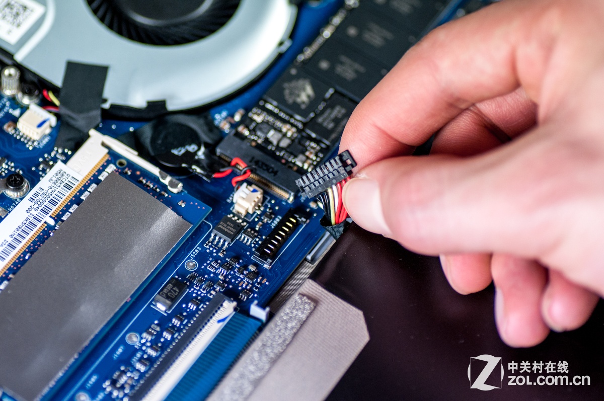 【高清图】 叫板苹果macbook pro 华硕ux501全拆解图6