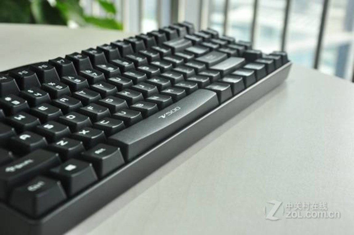 雷柏v500游戏机械键盘