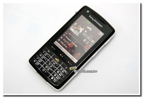 【高清图】 8gb旗舰walkman手机 索爱w960i上市图1